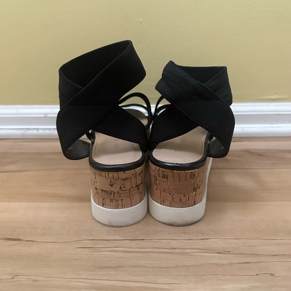 Madden Girl Black Platform Strappy Sandals Gem